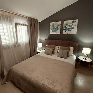  Apartment Victoria